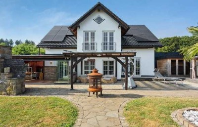 Villa mit Aussicht - renoviert - mit LWP und Photovoltaik großer Garage Randlage