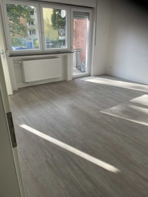 Komplett Sanierte 1 Zimmer Wohnung und Balkon in Hanau zu vermieten (Erstbezug)