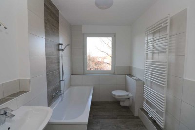 *2-Raum-Traum* - seltener 2RW-Grundriss mit Badewanne und geräumiger Küche