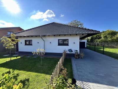 Moderner, freistehender Walmdachbungalow mit Ausbaureserve in Hennef