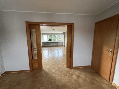 Lichtdurchflutete 3,5 Zimmerwohnung freut sich auf ein Paar oder eine Einzelperson