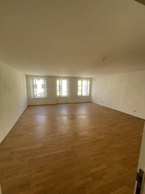 Neuwertige, moderne 2-Zimmer-Wohnung im Schärdinger Zentrum - Küche möbliert