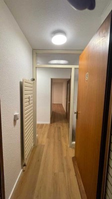 Erstbezug nach Renovierung: schöne 1,5-Zimmer-Wohnung mit EBK