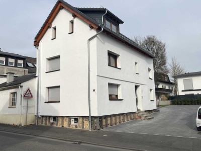 Einfamilienhaus mit 4 Zimmern und 2 Stellplätzen in Dehrn bei Limburg