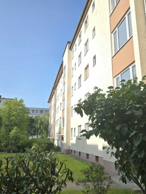 Geschmackvolle, sanierte 2-Zimmer-Erdgeschosswohnung in Berlin Schöneberg