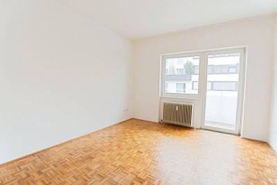 Helle 2 Zimmer Wohnung mit Balkon