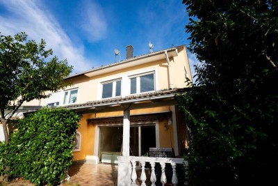 Doppelhaushälfte mit Einliegerwohnung in Bornheim-Uedorf