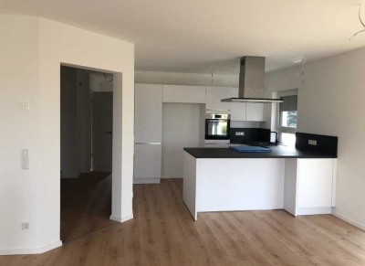 Exklusive Neubau-Doppelhaushälfte mit moderner Architektur und Effizienzstandard