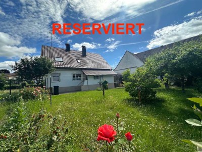Preis weiter reduziert! Charmantes EFH in Singen Schlatt mit schönem Garten zu verkaufen.