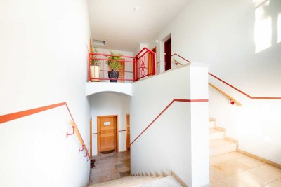 DG-Maisonette mit Weitblick. Lift, EBK, Balkon, Stellplatz. Perfekt für Eigennutzer und Investoren!