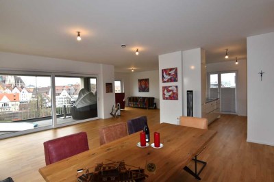 Exklusive 4-Zimmer Wohnung mit direktem Donaublick!
