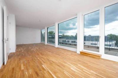 Luxuriöse Dachgeschoss-Wohnung mit umlaufender, 44 m² großer Terrasse – direkt an der Alten Spree