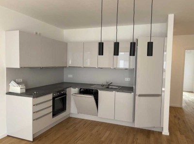 Schöne moderne 4-Zi-Wohnung mit EBK & Balkon