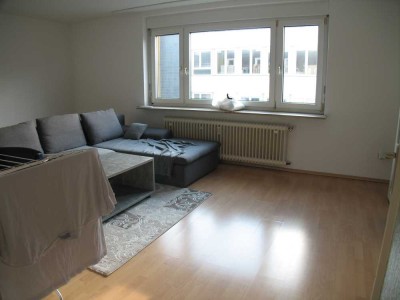 GERÄUMIGE 2-ZIMMERWOHNUNG MIT TAGESLICHTBAD UND OSTLOGGIA NÄHE FUSSGÄNGERZONE
