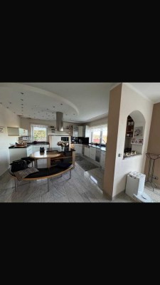 Willkommen im neuen Zuhause, exclusive Villa in Traumlage mit Geschäftseinheit und Appartement
