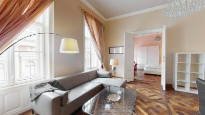 Unbefristet! ELEGANTE ALTBAUWOHNUNG, komplett möbliert, schönes Haus, hofseitiger Balkon, TOP LAGE!