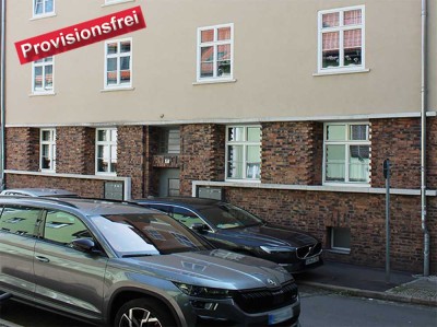 *provisionsfrei* vermietete Erdgeschosswohnung mit Terrasse in gepflegtem 8-Familienhaus