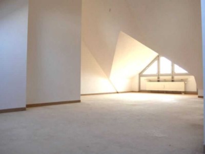Exklusive Maisonette-Wohnung mit Südwest-Ausrichtung, Balkon und EBK im Münchner Süden
