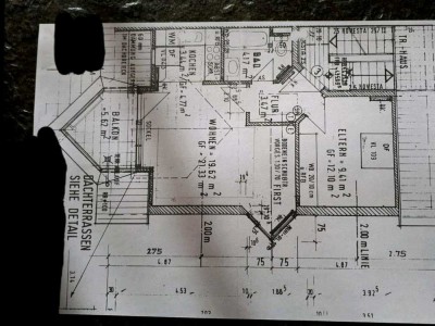 Schöne 2 Zimmer DG-Wohnung mit EBK und Garage
