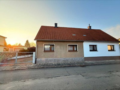 Charmantes 3-Zimmer-Haus mit großem Garten // Idealfür Handwerker oder Familien mit Ausbauplänen