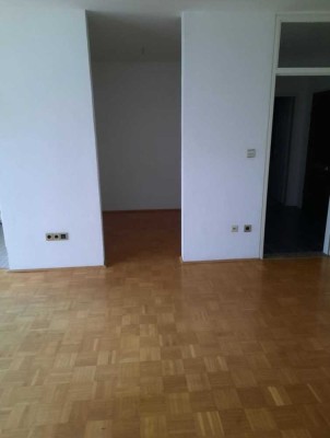 Helle 1,5 Zimmerwohnung mit Süd-Balkon und Tiefgaragenstellplatz in München-Solln!