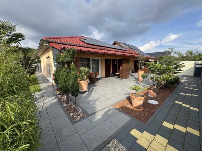 Freistehender Bungalow mit traumhaftem Gartenparadies, moderner Technik und Garage
