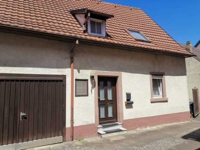 Einfamilienhaus mit Nebengebäuden in Neubrunn