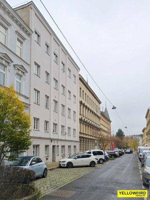 LEER I sanierungsbedürftig I 1,5 Zimmer + separate Küche I Rückertgasse 6