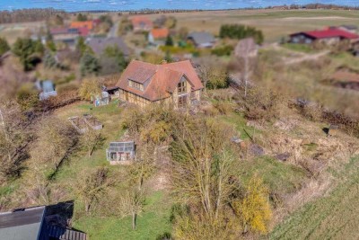 Gepflegtes, idyllisches und ökologisches EFH mit vielen modernen Details und großem Garten