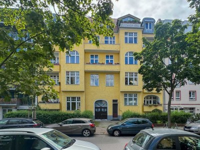 Charmante Altbauwohnung mit Balkon – zukunftssichere Kapitalanlage in Steglitz