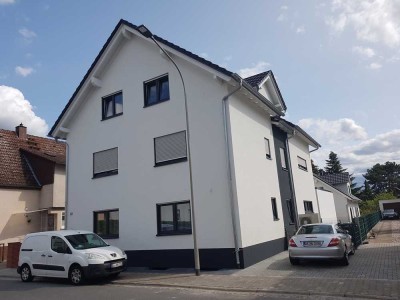 "Griesheim" Neuwertig, Schöne, geräumige drei Zimmer-WO, mit Einbauküche und Süd Balkon