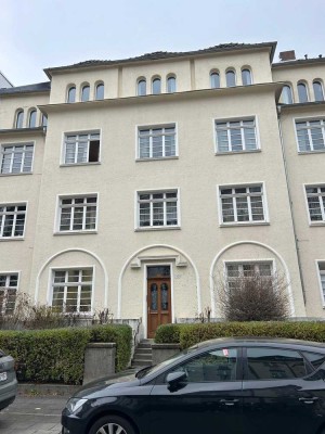Helle 4-Zimmer Wohnung mit Balkon im 2. OG in Köln-Riehl