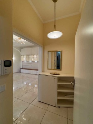 Elegante 3,5-Zimmer Wohnung mit Balkon in der Inneren Neustadt