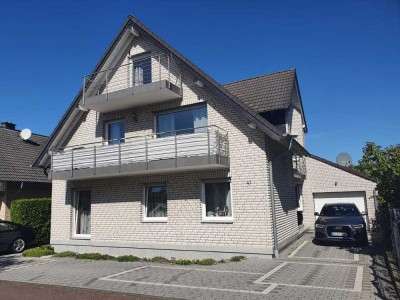 Möblierte Dachgeschoss-Wohnung mit Balkon