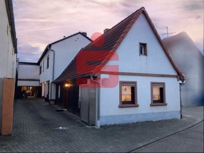 Attraktives Wohnensemble mit zwei Häusern, großem Garten und vielseitigem Nutzungspotential