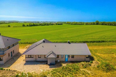 Bungalow-DHH in Ostseenähe! Garten u. Terrasse mit Blick über die Felder! 101 qm Wfl., 3 Zi., uvm!