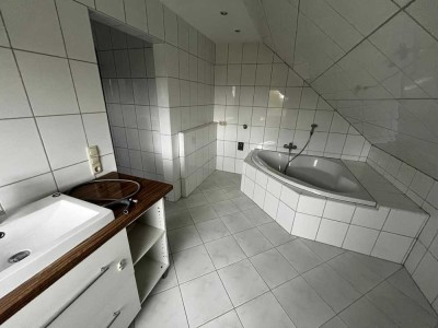 �️ 3 ZKB Wohnung | ♥ Balkon | Küche | ♥ Garage | Keller ►Wolken