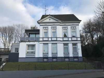 Gepflegte Wohnung mit drei Zimmern und Balkon in Solingen