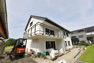 == Modernisierte 3-Zimmer-Wohnung mit Balkon  Erstbezug im OG in Detmold-Pivitsheide ==
