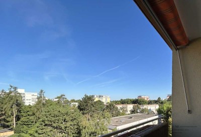 Helle 3-Zimmer-Wohnung mit Loggia & traumhaftem Westblick