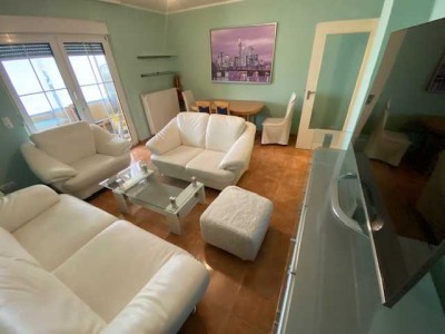 Stilvolle, modernisierte 4-Zimmer-Wohnung mit Balkon in Frankfurt