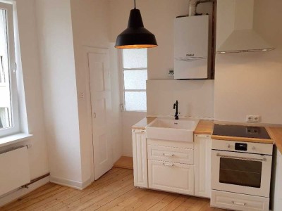Schöne 2-Zimmer-Altbauwohnung mit Loggia in Herrenhaus