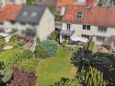 Doppelhaushälfte auf großem weitläufigem Grundstück in sehr guter Lage von Hannover-Waldheim