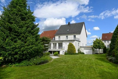 Schönes Einfamilienhaus mit parkähnlichem Garten!