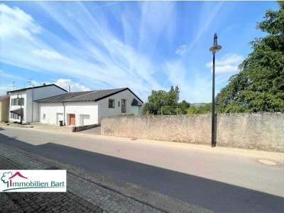 GRENZE L-REMICH: WOHNHAUS MIT 3 WOHNUNGEN, GARAGEN, BAUGRUNDSTÜCK UND GARTEN