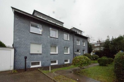 Wohlfühlambiente in ruhiger Lage - Moderne Dachgeschosswohnung mit Terrasse und Klimaanlage