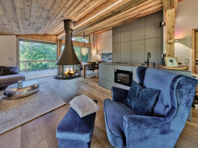 Alpine Luxus-Chalethälfte in ruhiger Naturlage