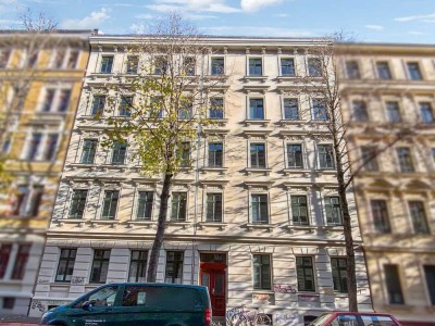 Denkmalschutz: Stilvolle Dachgeschosswohnung als Kapitalanlage in Leipzig/Volkmarsdorf