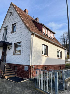 Solides Einfamilienhaus mit Garten in ruhiger Lage