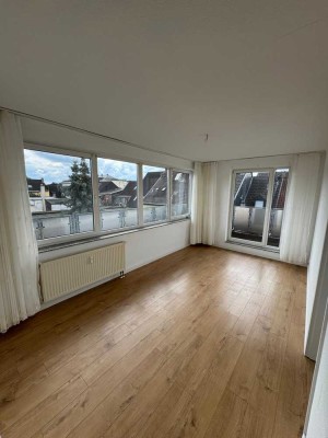 Geschmackvolle 2-Raum-Wohnung mit Balkon und EBK in Krefeld